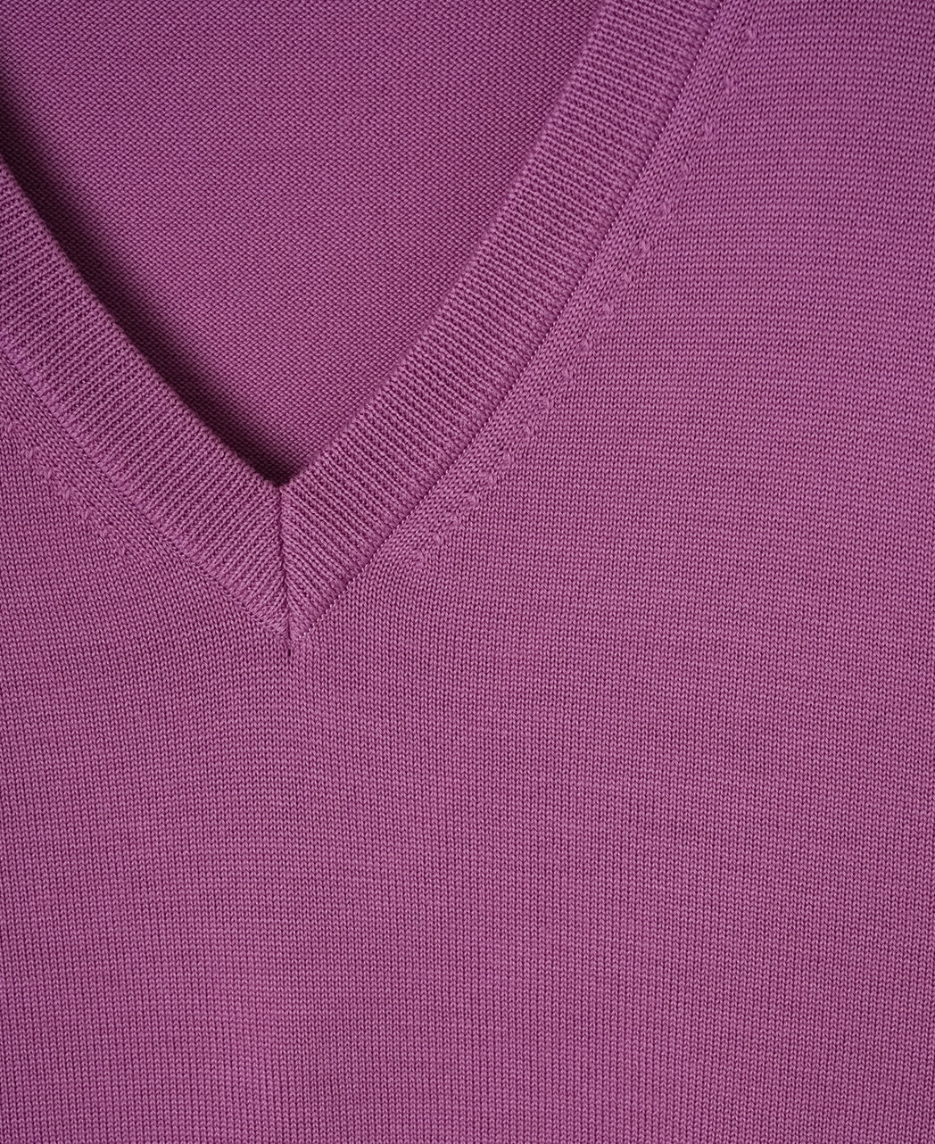 V-NECK KNIT SWEATER 12 Gauge Super Extra Fine Merino - Image 8