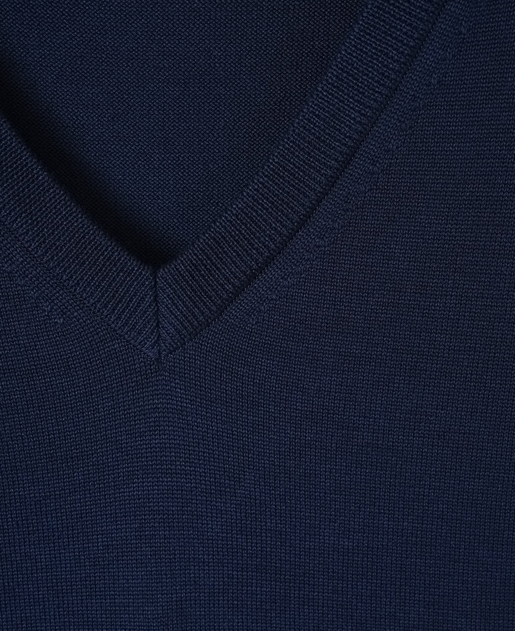 V-Neck Vest 12 Gauge Super Extra Fine Merino - Image 2