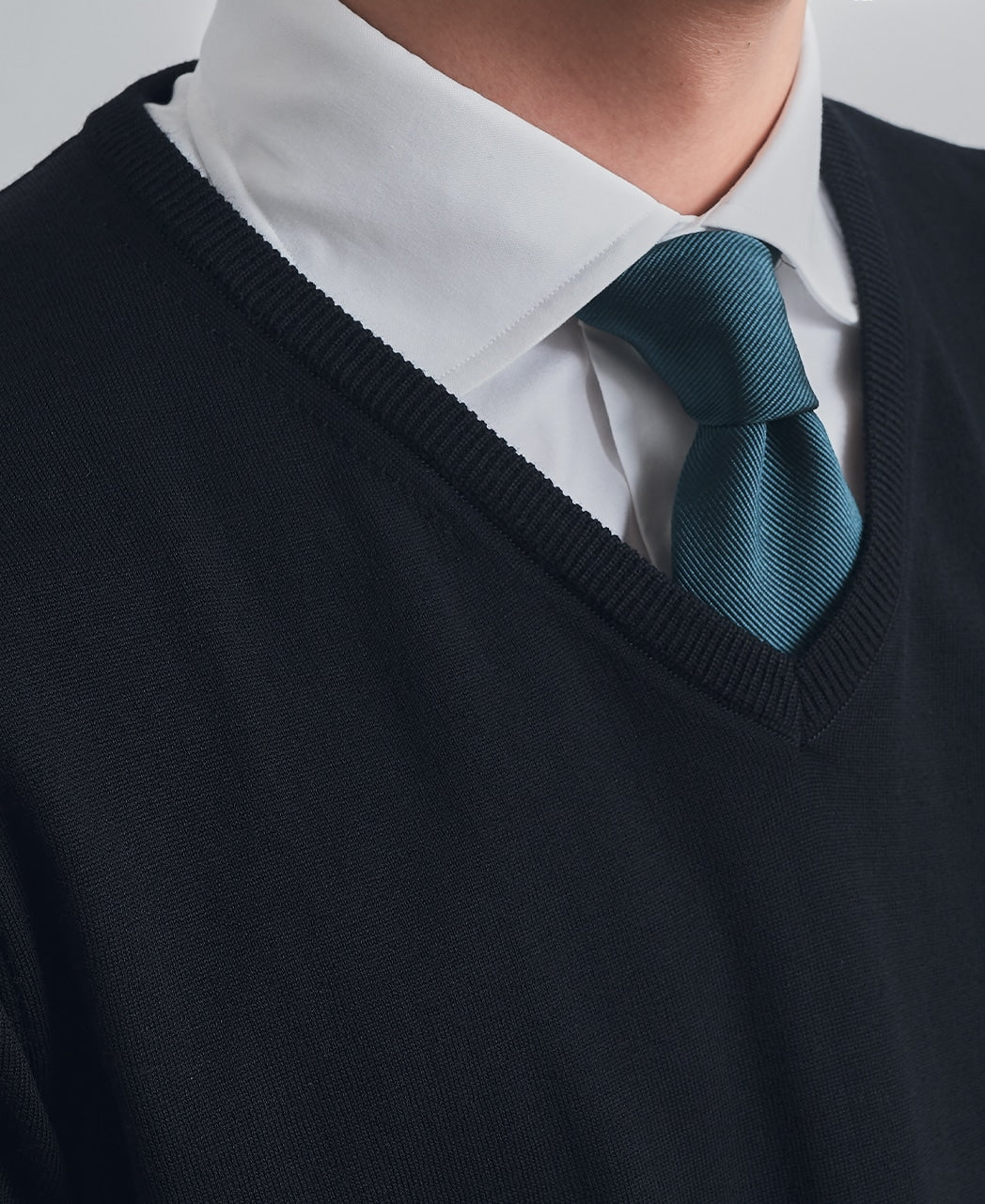 FF30G V-Neck Sweater Super Extra Fine Merino - Image 11