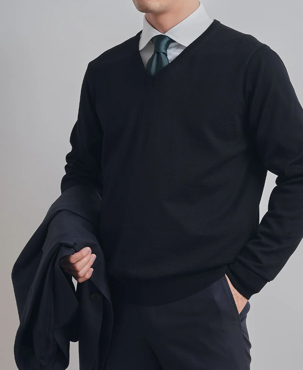 FF30G V-Neck Sweater Super Extra Fine Merino - Image 12