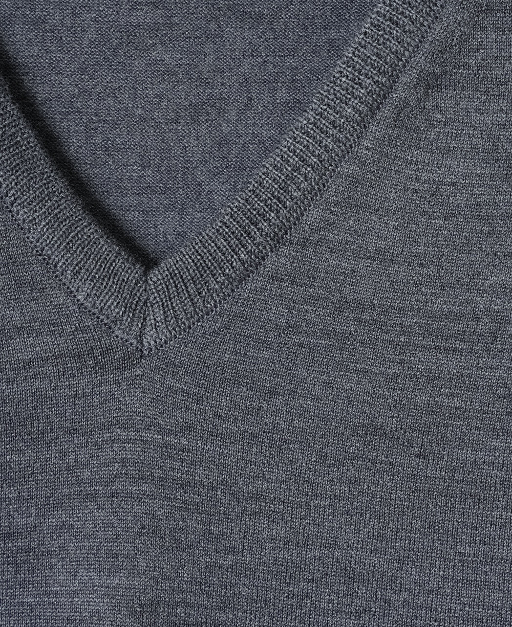 FF30G V-Neck Sweater Super Extra Fine Merino - Image 15