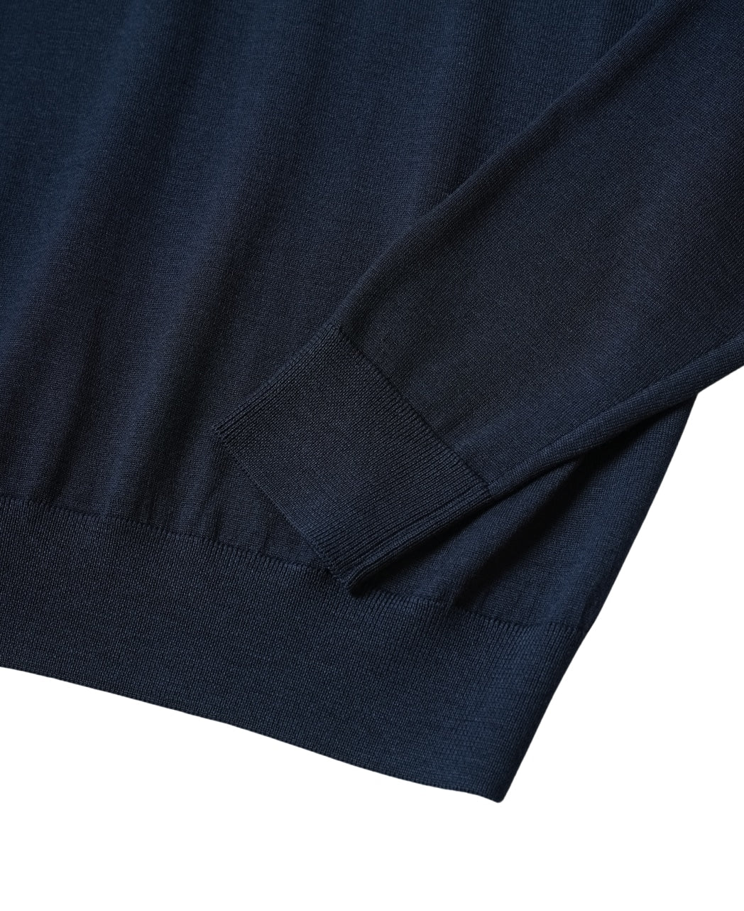 FF30G V-Neck Sweater Super Extra Fine Merino - Image 4