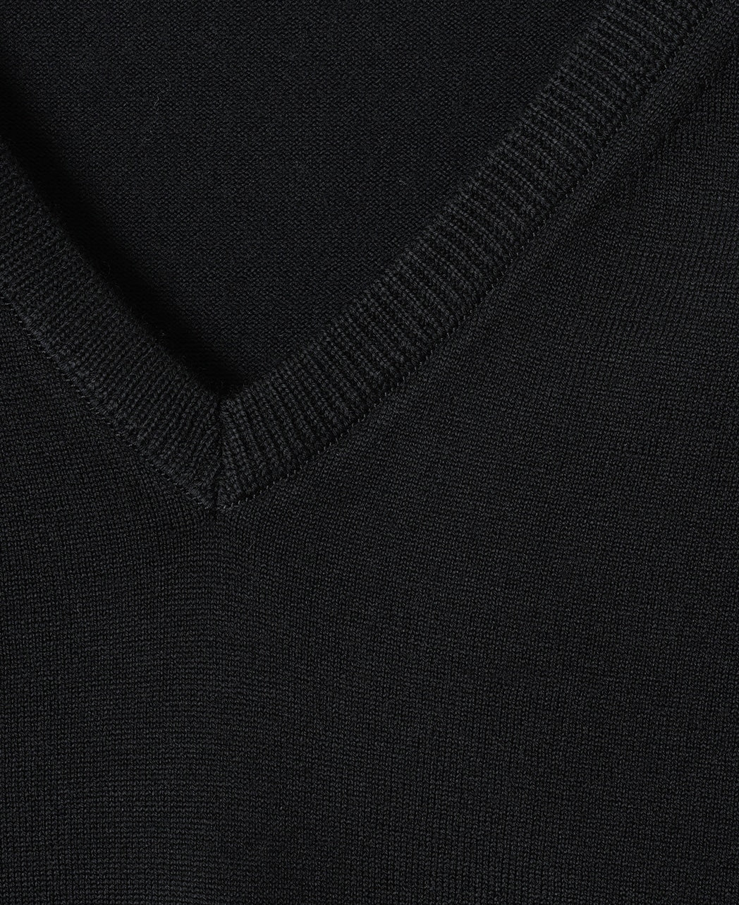FF30G V-Neck Sweater Super Extra Fine Merino - Image 8